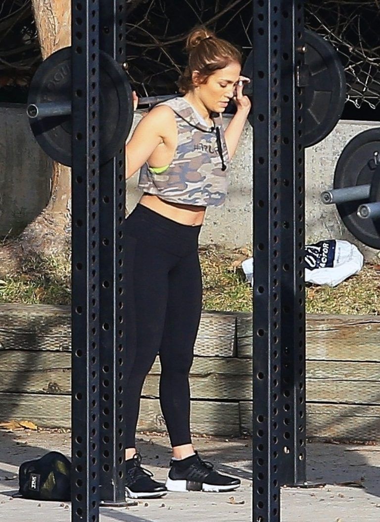 Jennifer-Lopez-Workout-768x1055.jpg